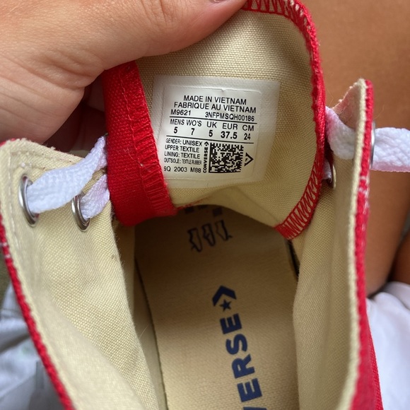 Red Allstar Converse - Picture 7 of 7